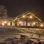 Bjornebuhytten, Geilo, 13 Sengeplasser Med Privat Jacuzzi Og El-bil-lading Geilo