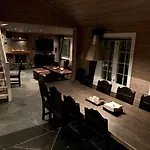 Bjornebuhytten, Geilo, 13 Sengeplasser Med Privat Jacuzzi Og El-bil-lading *