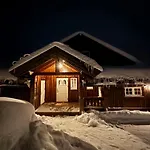 Bjornebuhytten, Geilo, 13 Sengeplasser Med Privat Jacuzzi Og El-bil-lading Geilo