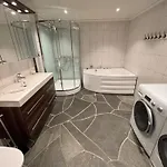 Bjornebuhytten, Geilo, 13 Sengeplasser Med Privat Jacuzzi Og El-bil-lading *