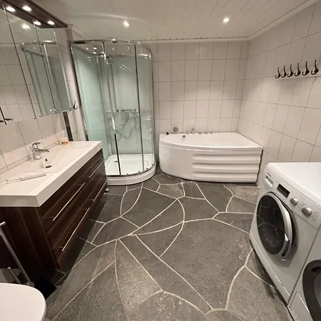 Bjornebuhytten, Geilo, 13 Sengeplasser Med Privat Jacuzzi Og El-bil-lading *