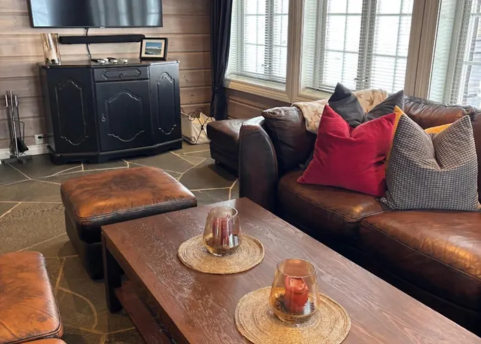 Bjornebuhytten, Geilo, 13 Sengeplasser Med Privat Jacuzzi Og El-bil-lading Semesterbostad