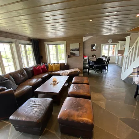 Bjornebuhytten, Geilo, 13 Sengeplasser Med Privat Jacuzzi Og El-bil-lading *