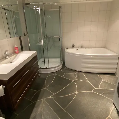 Bjornebuhytten, Geilo, 13 Sengeplasser Med Privat Jacuzzi Og El-bil-lading * Geilo