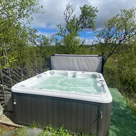 Bjornebuhytten, Geilo, 13 Sengeplasser Med Privat Jacuzzi Og El-bil-lading * Geilo