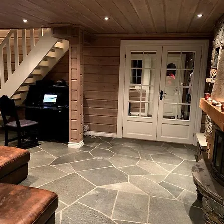 Bjornebuhytten, Geilo, 13 Sengeplasser Med Privat Jacuzzi Og El-bil-lading Casa vacanze Geilo