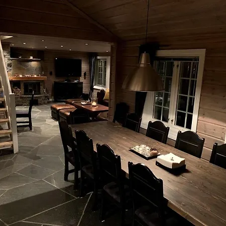 Bjornebuhytten, Geilo, 13 Sengeplasser Med Privat Jacuzzi Og El-bil-lading *